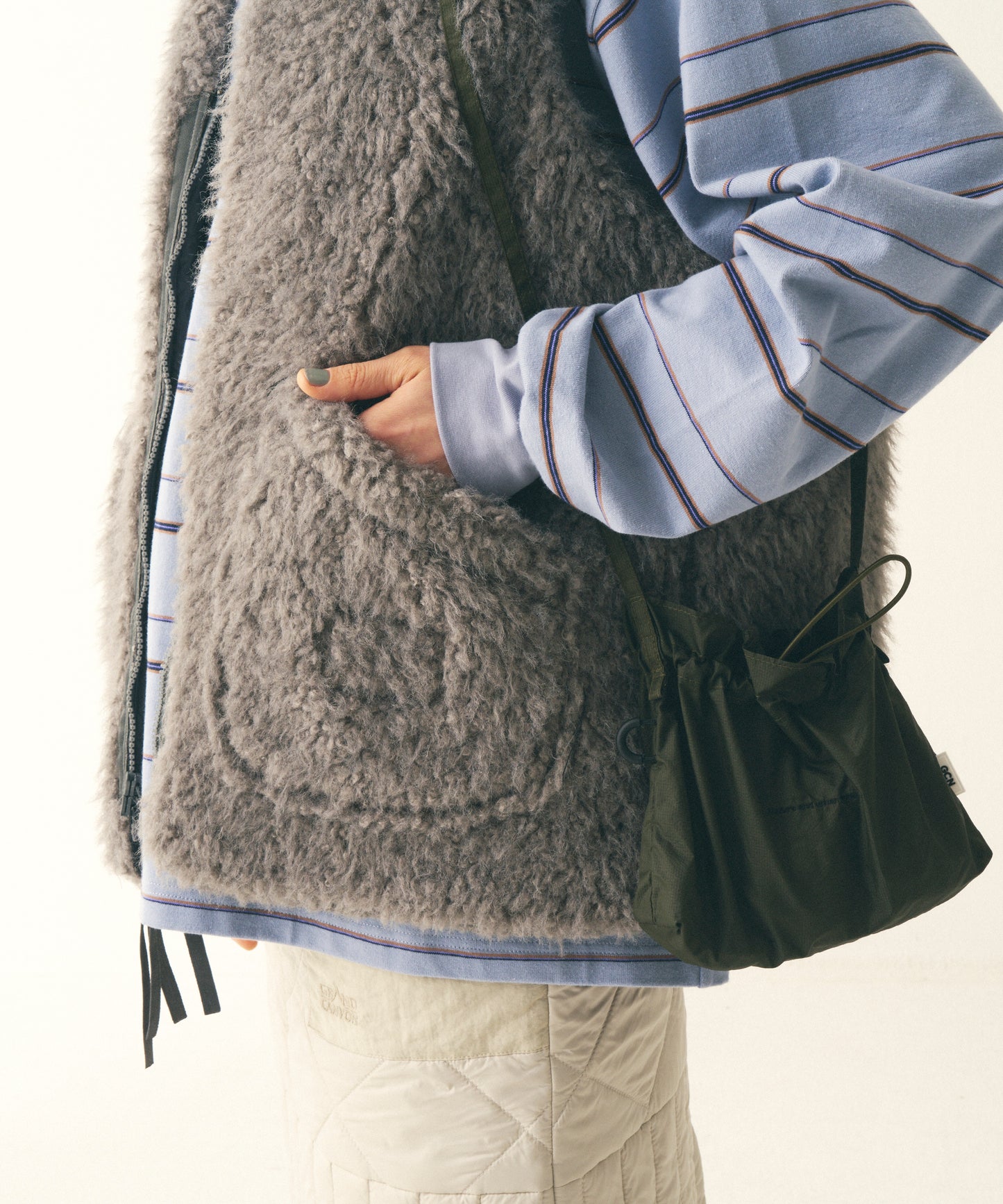 【残りわずか】UNISEX PADDED REVERSIBLE FUR VEST
