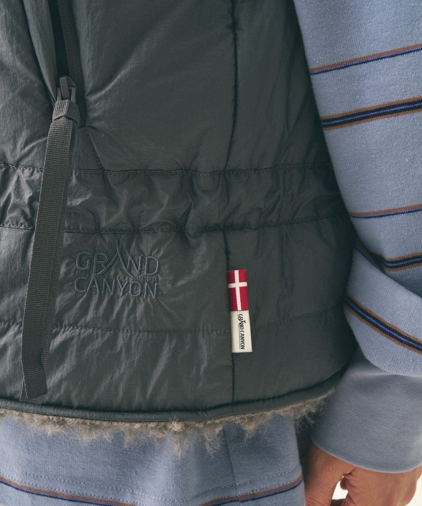 【残りわずか】UNISEX PADDED REVERSIBLE FUR VEST